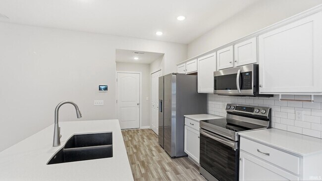 Building Photo - 3597 Canal Square Dr