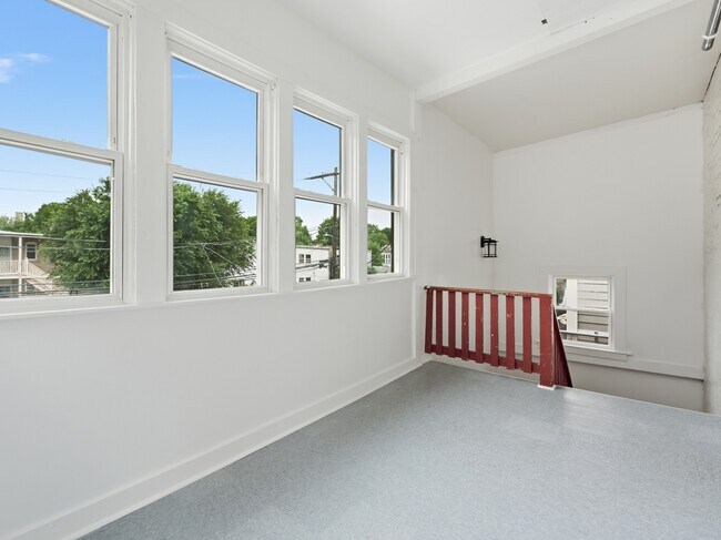 Building Photo - 3408 N Springfield Ave