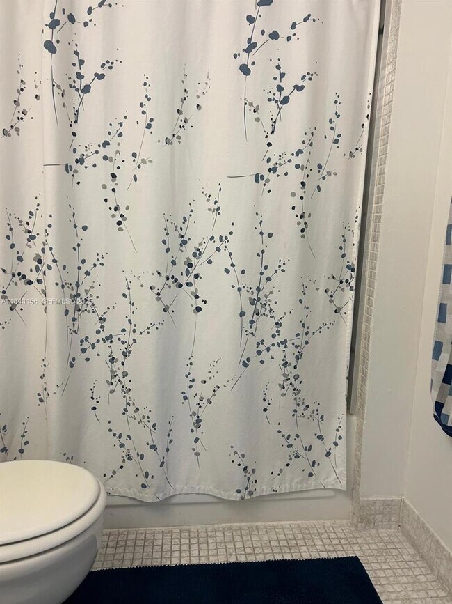 Building Photo - 2851 Somerset Dr