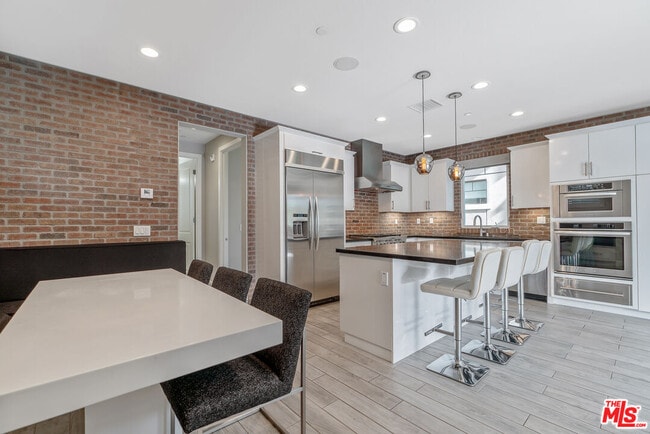 Building Photo - 12860 S Seaglass Cir