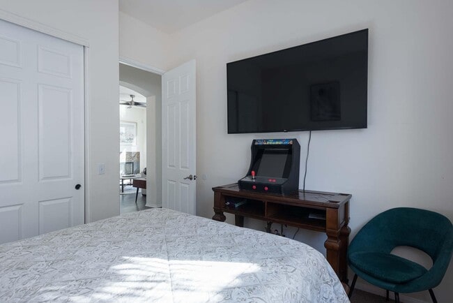 Building Photo - 49534 Lewis Rd