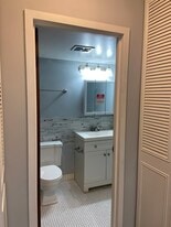 Building Photo - 220 S Roselle Rd