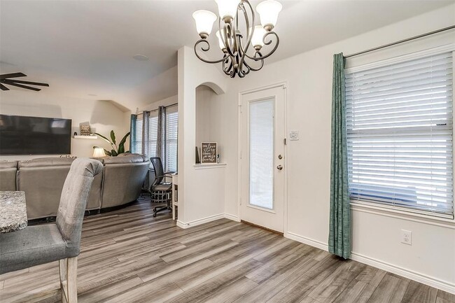 Building Photo - 3309 Comal Dr