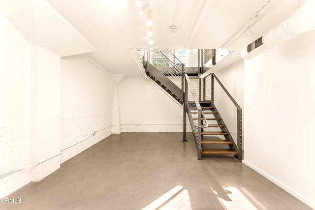 Building Photo - 530 S Hewitt St