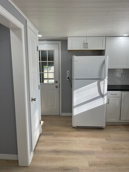 Building Photo - 111 West Ave