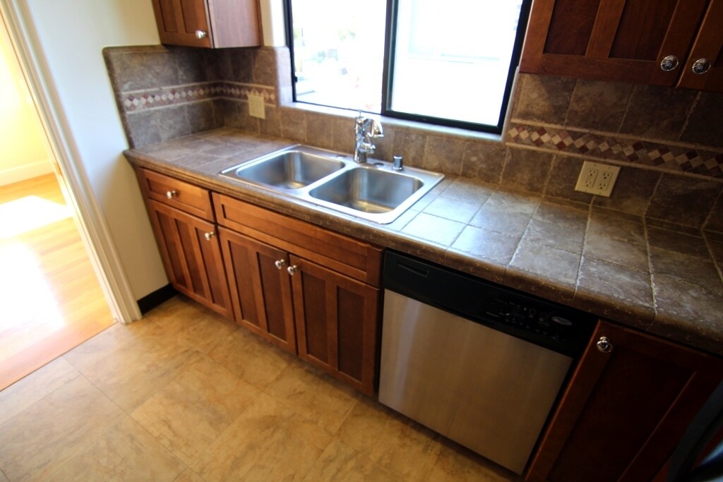 Building Photo - 600 N Sweetzer Ave