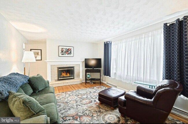 Building Photo - 271 Haybrook Dr