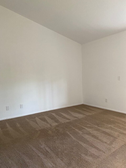 Building Photo - 1903 Woodlake Dr