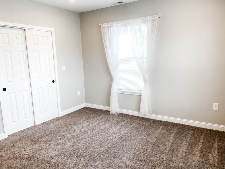 Master Bedroom - 215 Avondale Ave