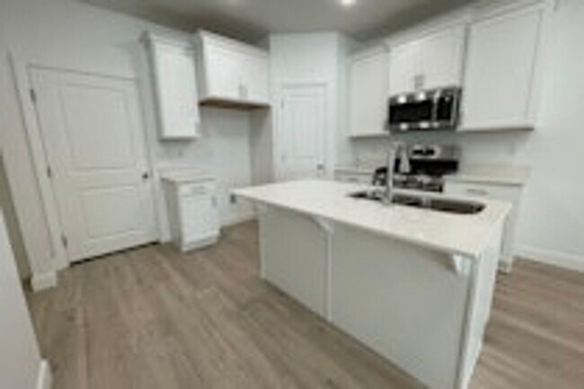 Building Photo - Stunning 3-Bedroom Home in St. George – $2,650/month (Beautiful Views!)