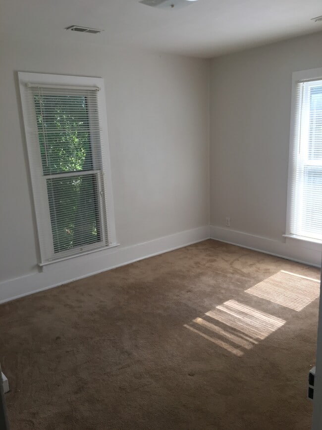 Building Photo - 505 S Roney St