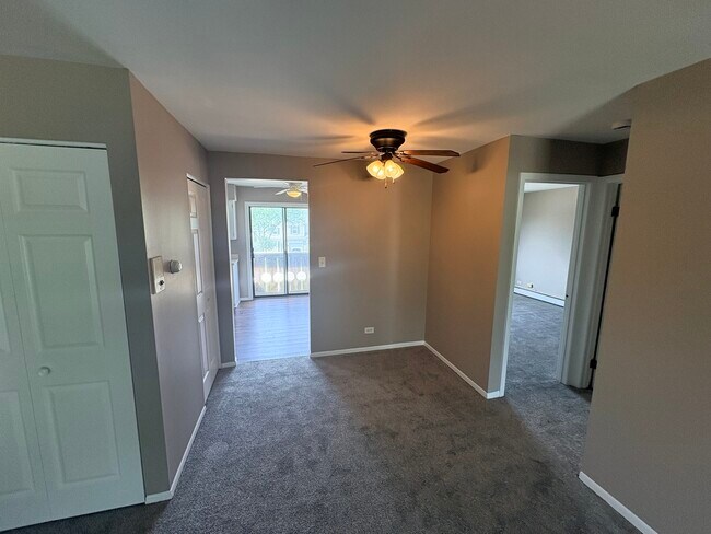 Building Photo - 386 Echo Ln
