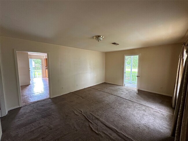 Building Photo - 2570 Stadium Dr