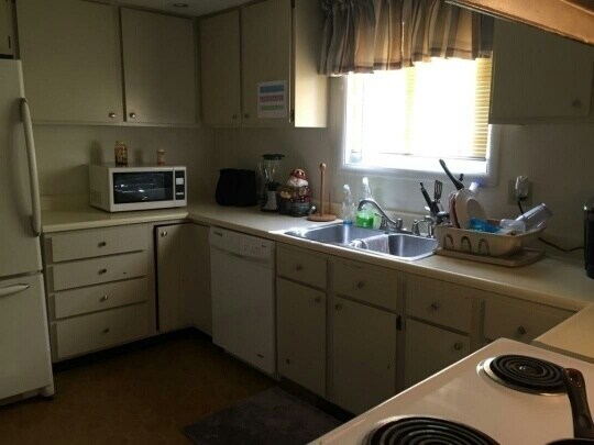 Building Photo - Spacious 2 Bedroom with LOFT!