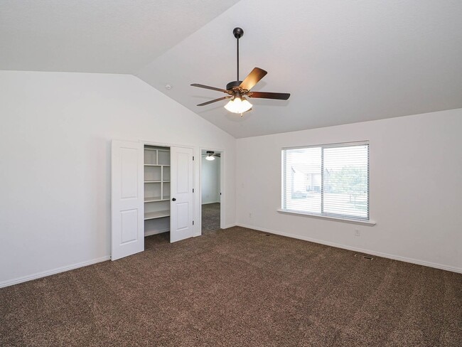 Building Photo - Beautiful 3-Bed, 2-Bath Townhome in Americ...