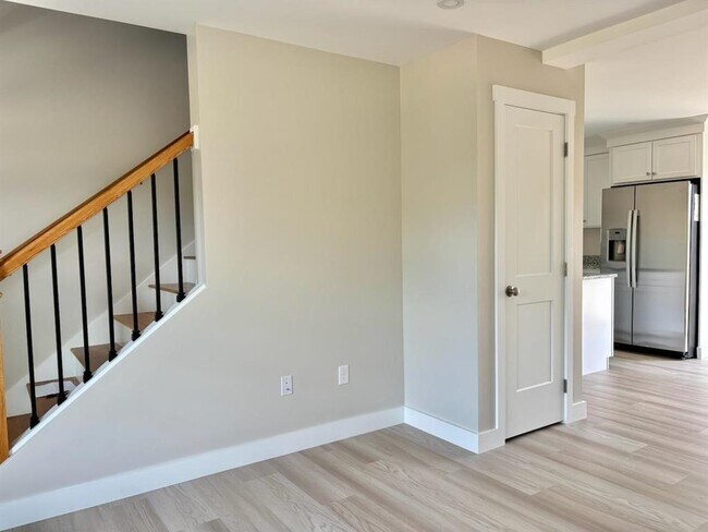 Building Photo - 2 Valley Creek Ln