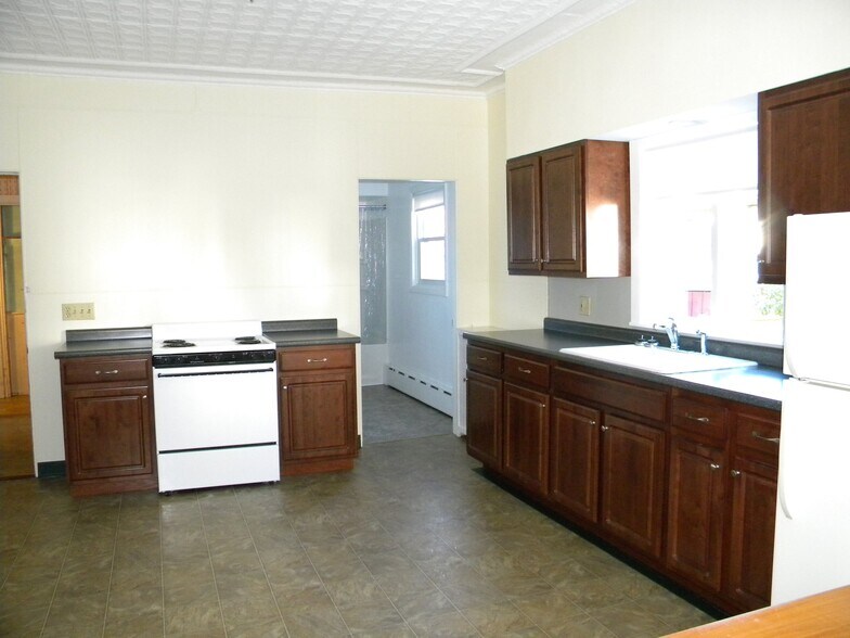 Building Photo - 39 Cook St