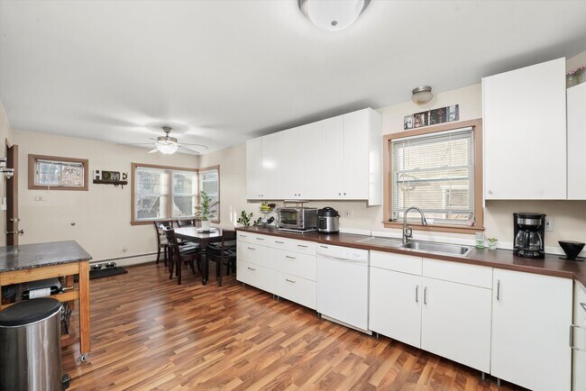 Building Photo - 69 E Quincy-2