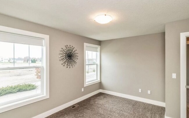 Building Photo - Sublease - 3 Bedroom Townhome Available Ja...