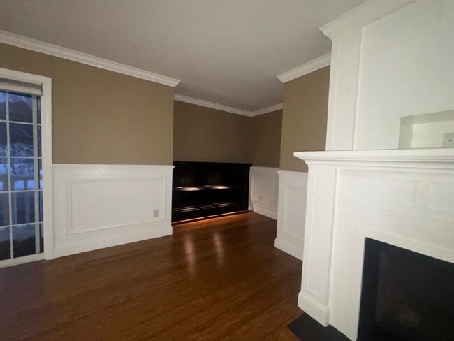 Building Photo - 4 Deer St