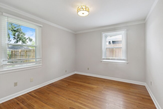 Building Photo - 605 Honore Dr