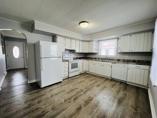 Building Photo - 5227 47th Ave