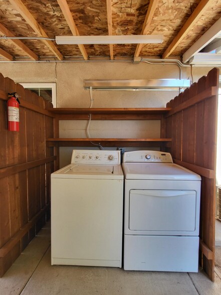 Building Photo - 9177 Creekford Dr