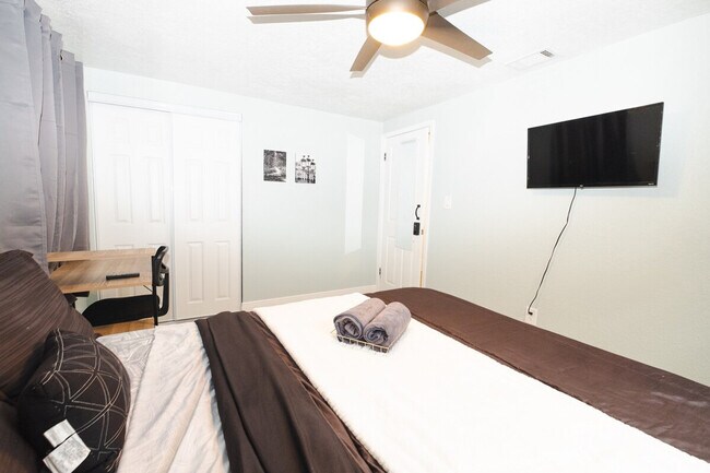 Building Photo - 3007 E 21st Ave