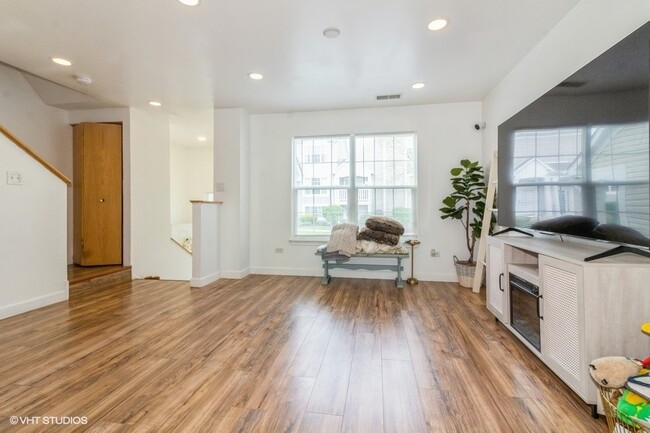 Building Photo - 3521 Silver Leaf Dr