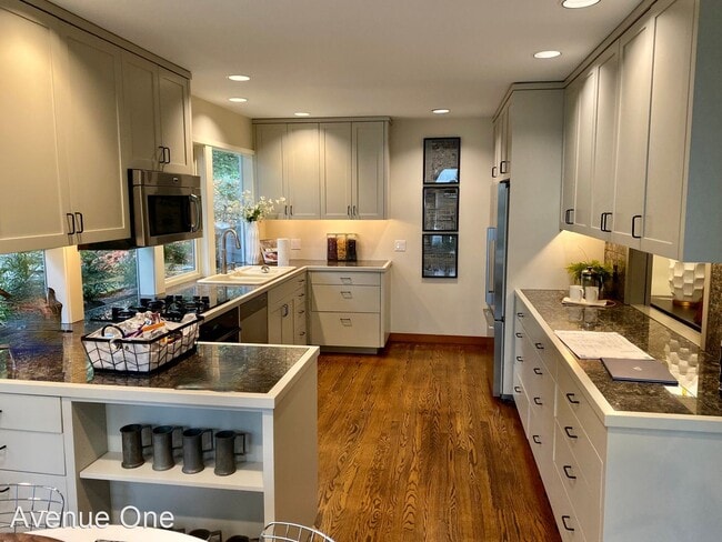 Building Photo - 4 br, 3 bath House - 10204 SE 27th St