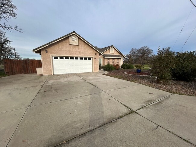 Building Photo - Comfortable 3-Bedroom Home in Gated Cottonwood Community