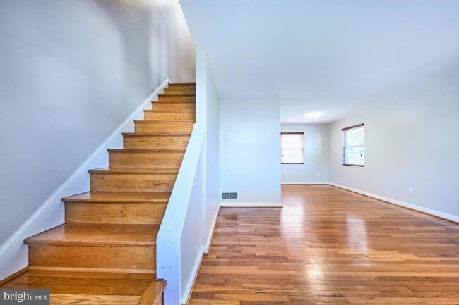 Building Photo - 2319 Riverview Terrace