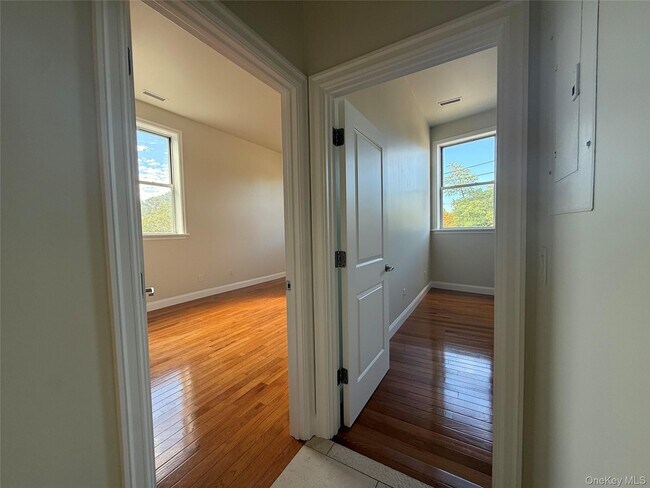 Building Photo - 125 Main St