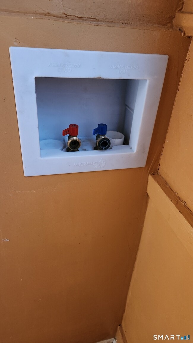 Building Photo - 22 King St