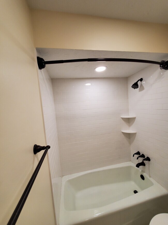 Building Photo - 6608 Autumnleaf Dr