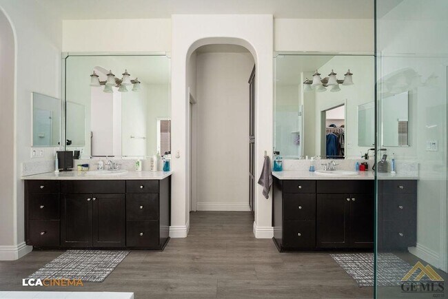 Building Photo - Luxury Living in Windermere Seven Oaks: Modern 5 Bed, 3 Bath Home with Pool, Solar, and Gated Nei...