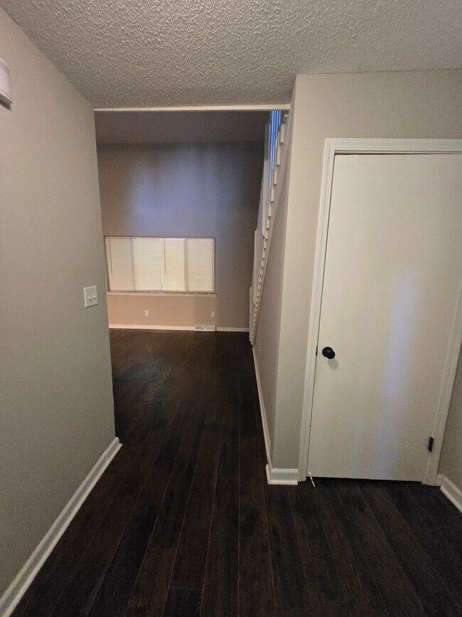 Building Photo - 1569 Colony Park Dr