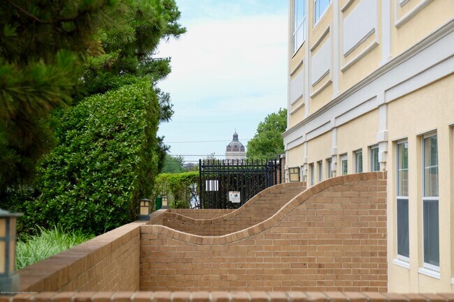 Building Photo - 700 Ocean Ave N