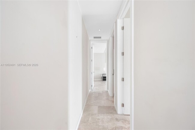 Building Photo - 472 Minola Dr