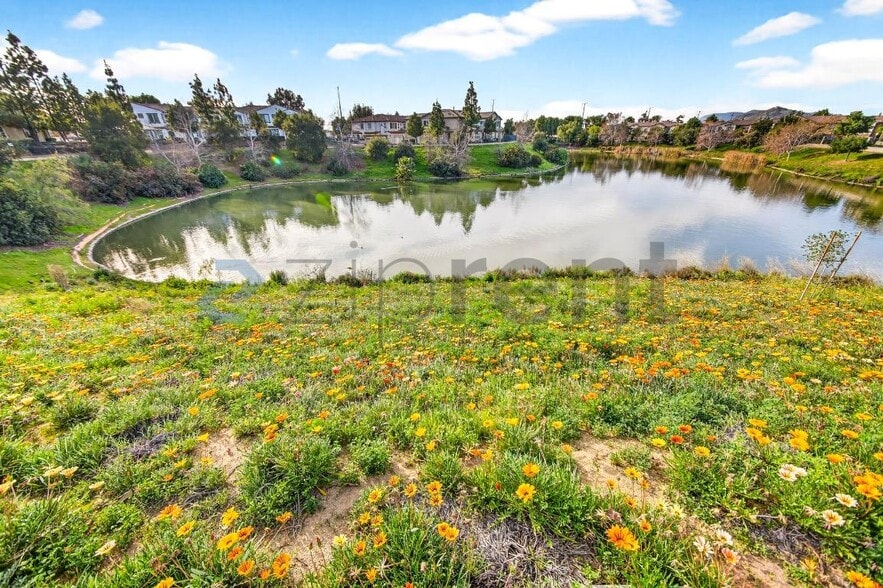 Building Photo - 15916 Lasselle St