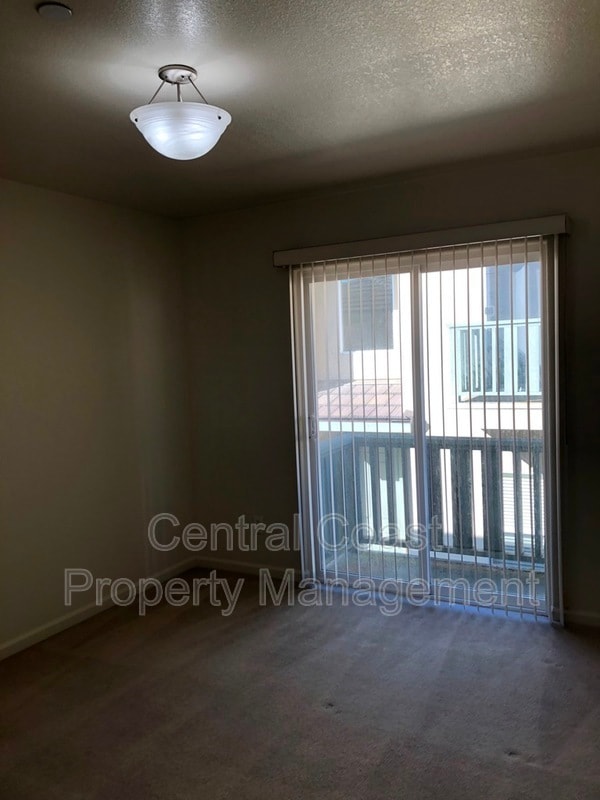 Building Photo - 10 Carmel Cir