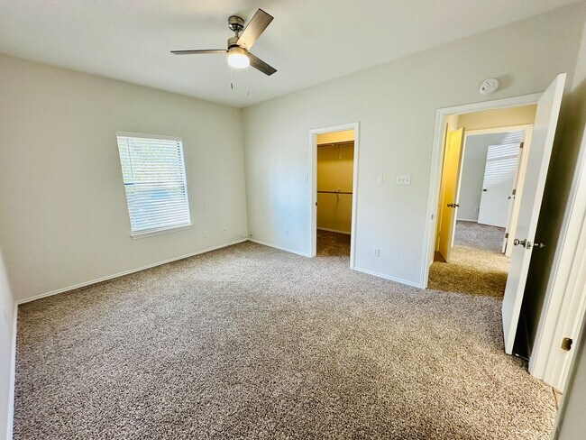 Building Photo - Charming 2 Bed 2 Bath Condo with Nature Vi...