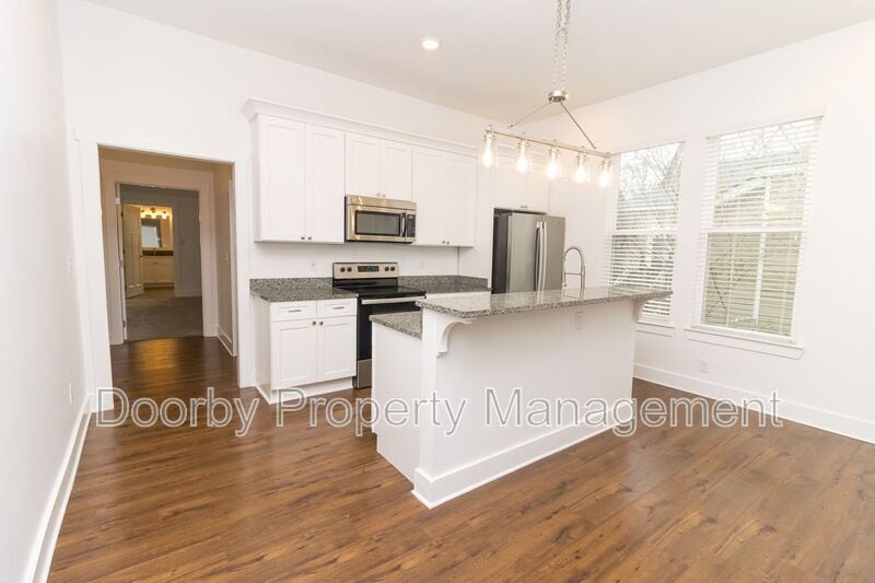 Building Photo - 2012 E 12th St