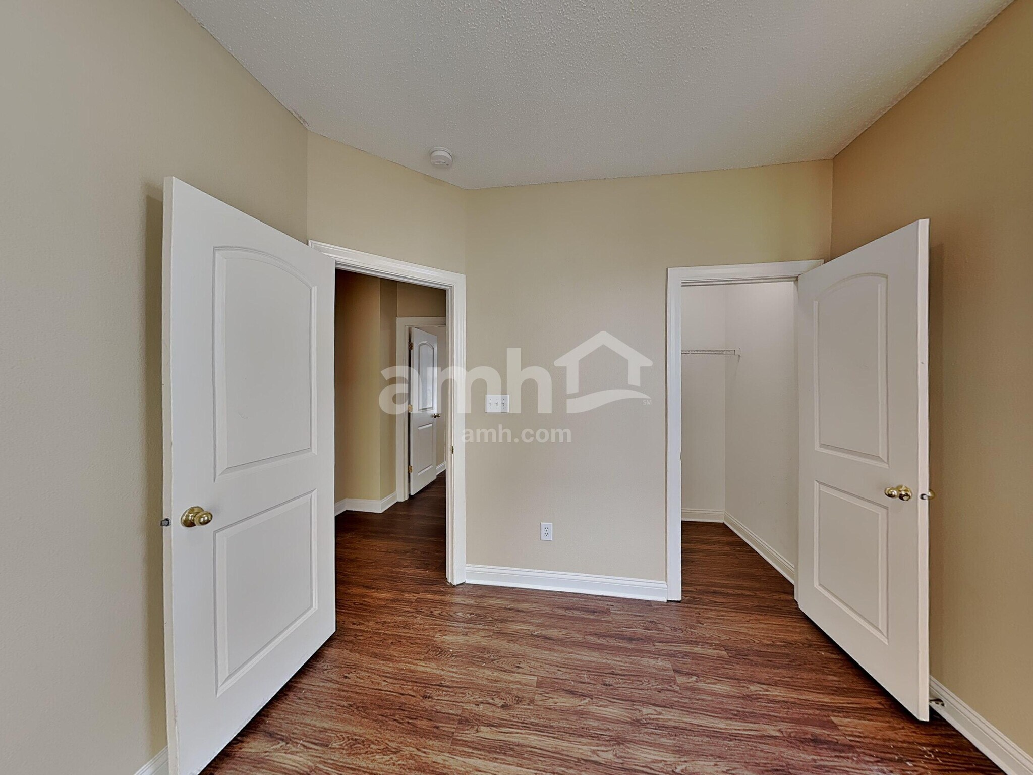 Building Photo - 5902 Cabot Dr