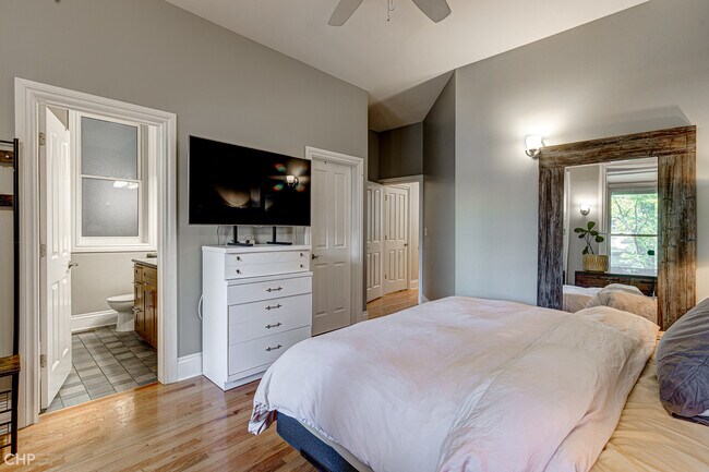 Building Photo - 2116 W Potomac Ave