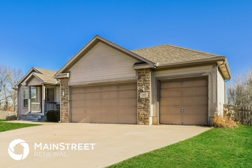 Building Photo - 1605 Fairway Ct