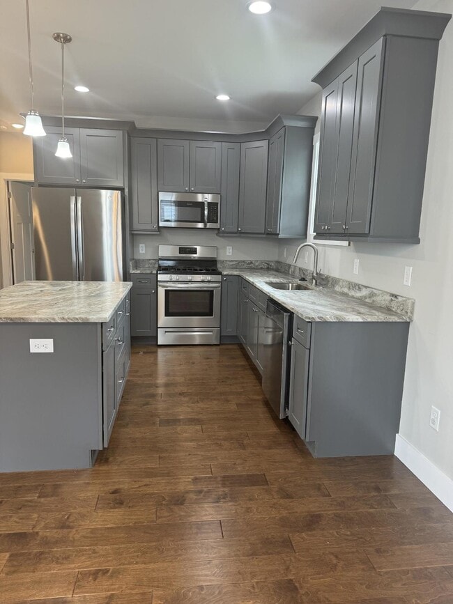 Building Photo - Three bedroom , 2.5 bathroom home in The C...
