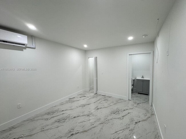 Building Photo - 11000 SW 47th Terrace