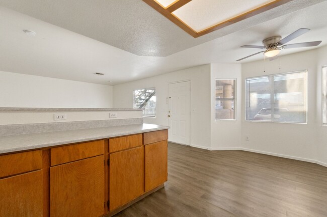 Building Photo - Bright & Open 2 Bed, 2 Bath Condo in Las V...