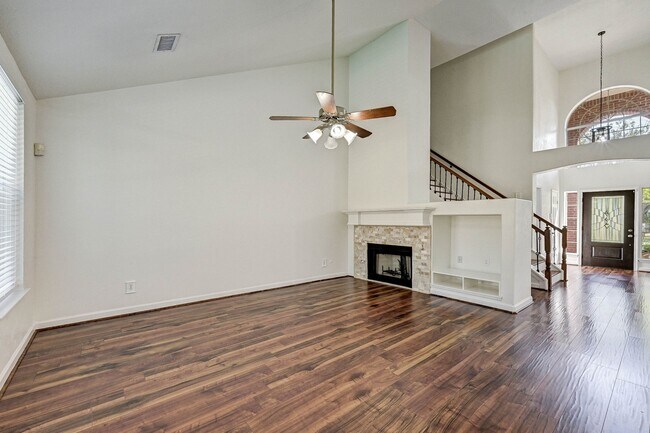 Building Photo - 15127 Trumpet Vine Ln